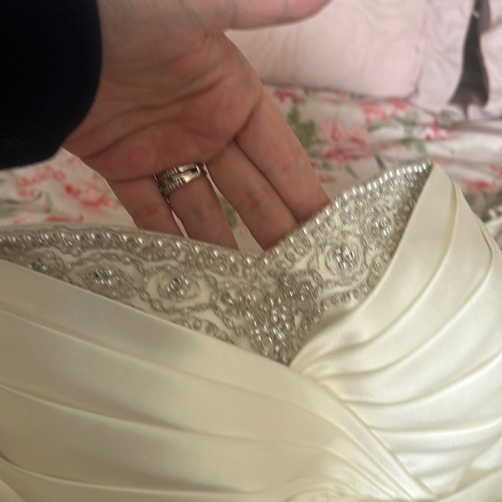 Elegantly timeless! Wanna dress with A lot of BANG and little bucks?